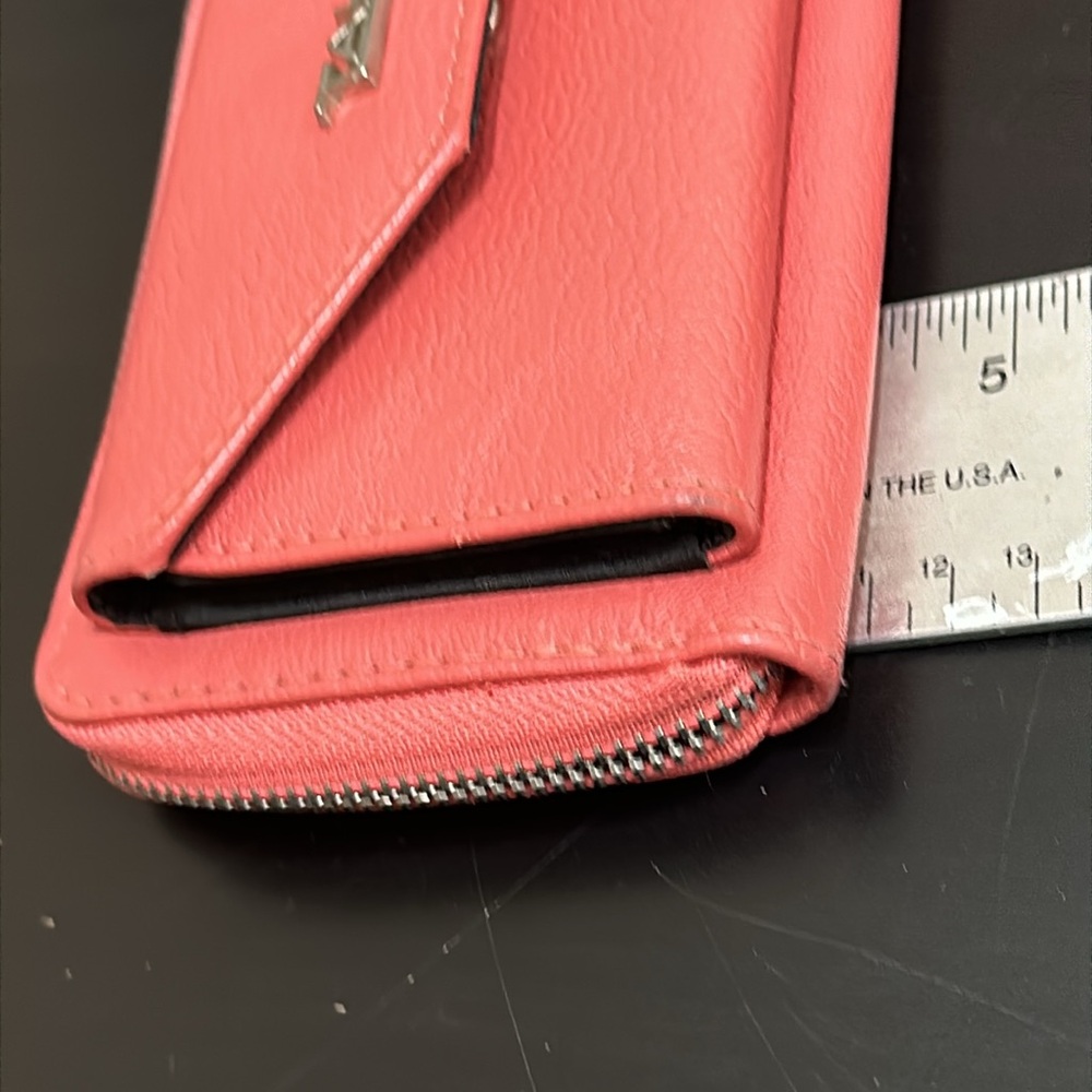 Adorable Tahari pink wristlet! - Picture 8 of 9